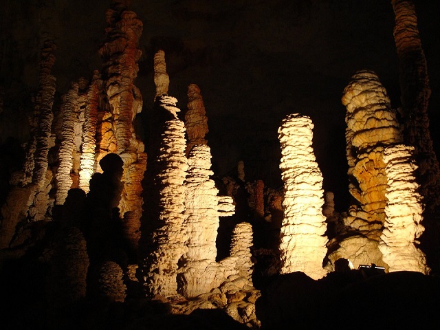 L’Aven Grotte La Forestière