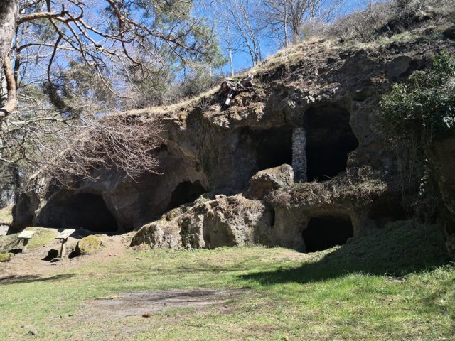 Habitat troglodytique de Couteaux