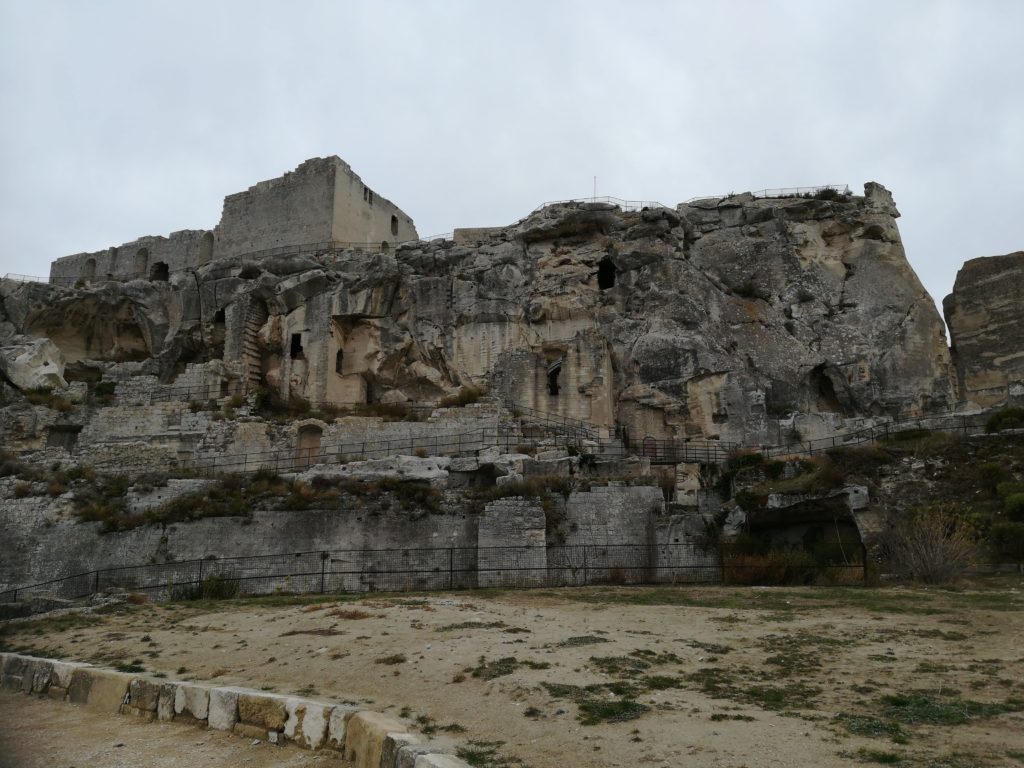 Les Baux-de-Provence avec un chien