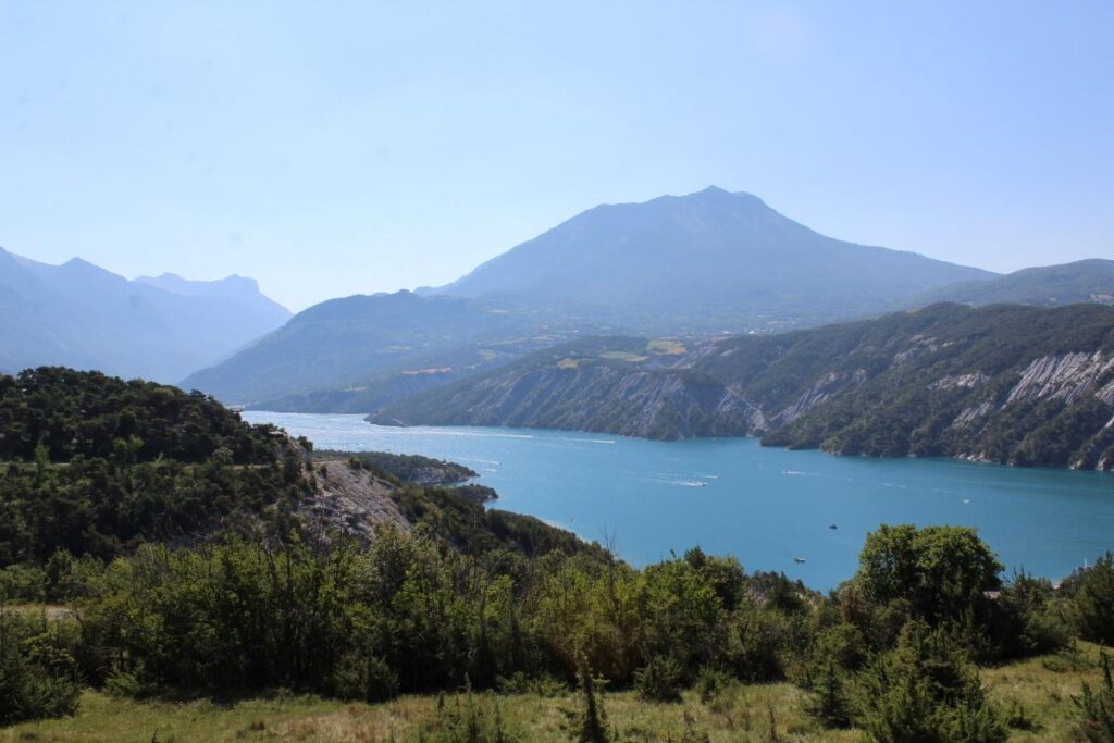 vacance à serre-ponçon avec un chien