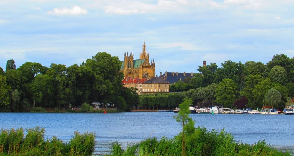 Découvrir Metz avec son chien : balades, activités et bons plans